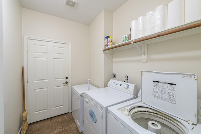 6249 Mallard Dr, Katy, TX 77493 - laundry room featuring visible vents, laundry area, and independent washer and dryer