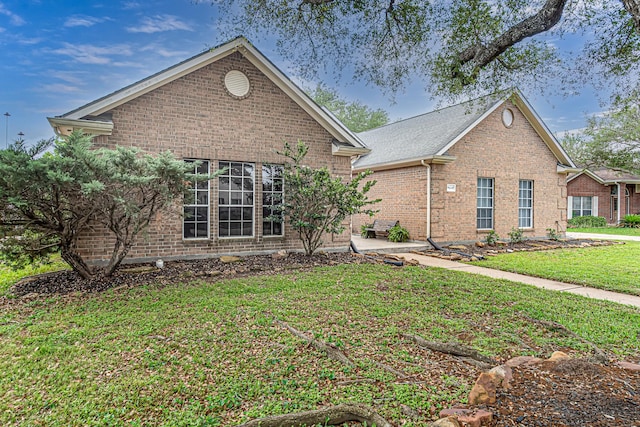 6249 Mallard Dr, Katy, TX 77493 - single story home featuring brick siding and a front yard