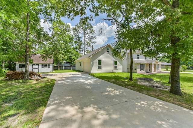 3626 Lake Breeze Ln, Crosby, TX 77532 - bungalow featuring a front yard and concrete driveway