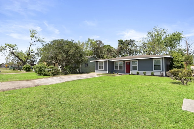 ranch-style home featuring driveway and a front lawn