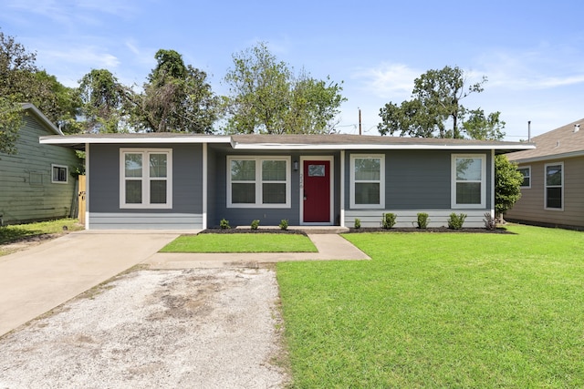 ranch-style house featuring a front lawn
