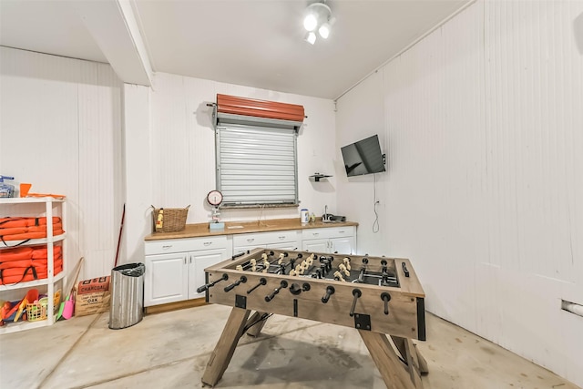 playroom featuring concrete flooring