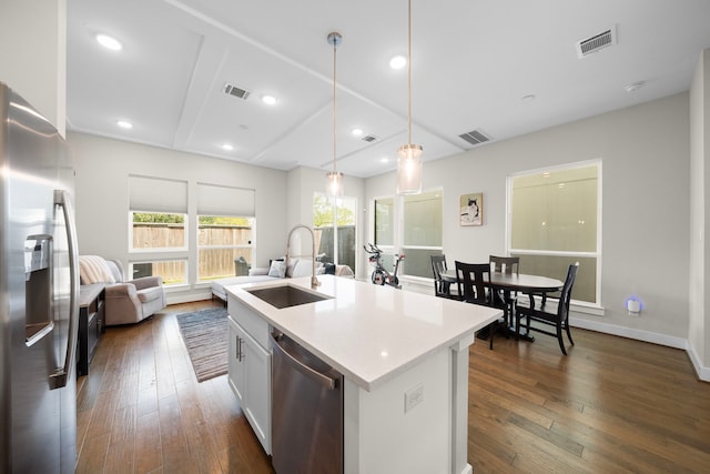 kitchen with visible vents, a sink, dark wood-type flooring, and appliances with stainless steel finishes