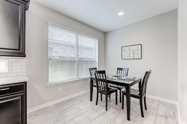 dining space featuring recessed lighting, plenty of natural light, baseboards, and light wood-type flooring