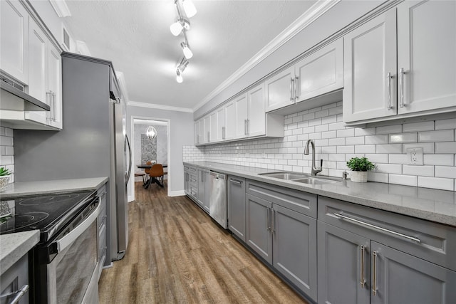 818 Wax Myrtle Ln, Houston, TX 77079 - kitchen featuring backsplash, a sink, gray cabinetry, appliances with stainless steel finishes, and dark wood-style flooring