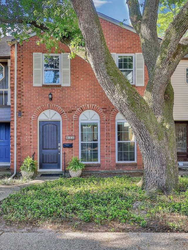 818 Wax Myrtle Ln, Houston, TX 77079 - view of front of home featuring brick siding