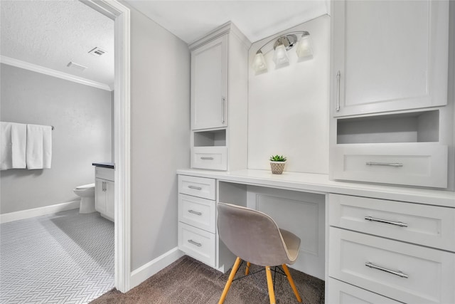 818 Wax Myrtle Ln, Houston, TX 77079 - bathroom featuring visible vents, toilet, baseboards, and ornamental molding