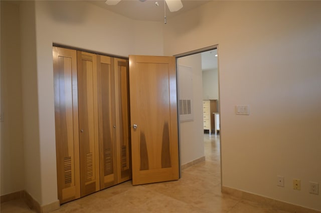 unfurnished bedroom featuring baseboards and a ceiling fan