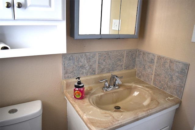 12112 Fm-457, Cedar Lane, TX 77415 - half bath with vanity, toilet, and backsplash