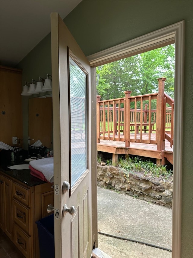 entryway featuring a sink