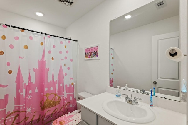 bathroom featuring visible vents, toilet, curtained shower, and vanity