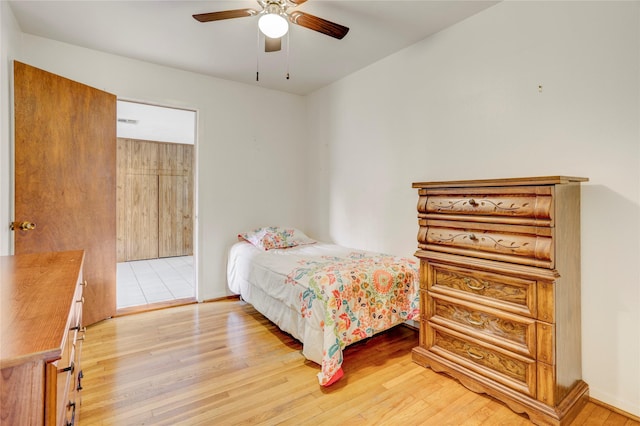bedroom with light wood-type flooring, visible vents, and ceiling fan