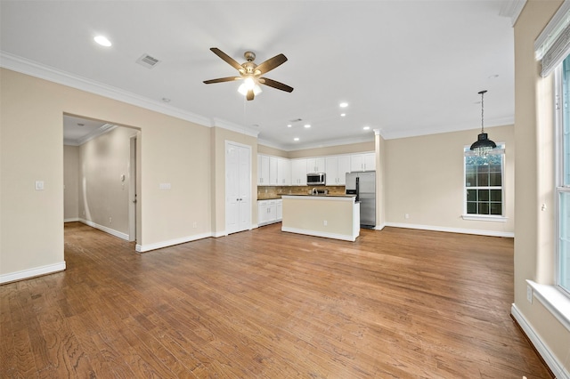 3444 Cline St, Houston, TX 77020 - unfurnished living room featuring a ceiling fan, visible vents, recessed lighting, and a healthy amount of sunlight