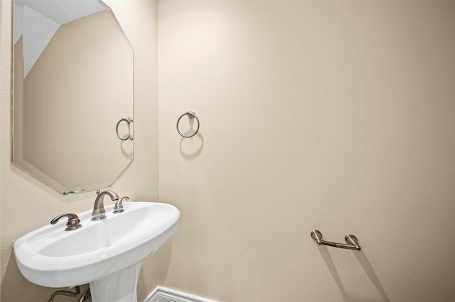 3444 Cline St, Houston, TX 77020 - bathroom with a sink