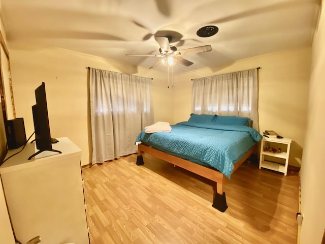 bedroom featuring light wood-style floors and ceiling fan