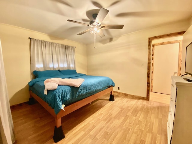 bedroom featuring light wood-style floors and a ceiling fan