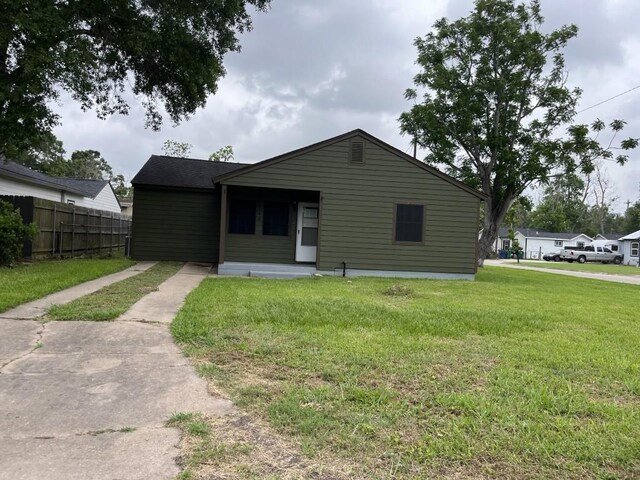 749 Lorrain St, Angleton, TX 77515 - rear view of house with a yard and fence