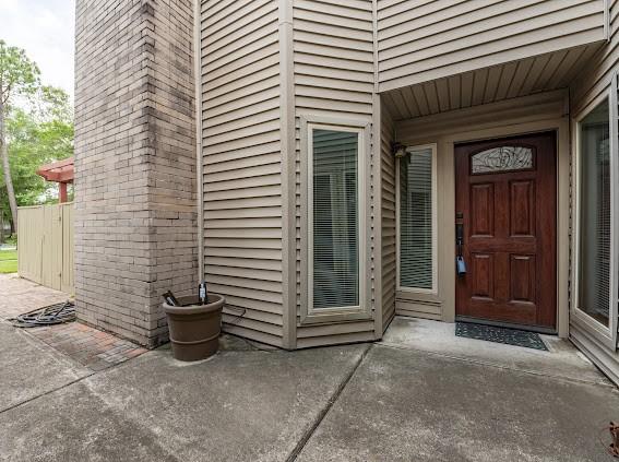 view of exterior entry