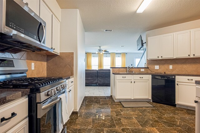 kitchen featuring dark countertops, tasteful backsplash, stainless steel appliances, a peninsula, and visible vents