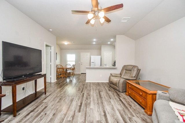 living area featuring recessed lighting, visible vents, a ceiling fan, light wood-style floors, and baseboards