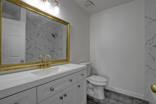 4716 Siegel St, Houston, TX 77009 - bathroom with vanity, toilet, baseboards, and visible vents