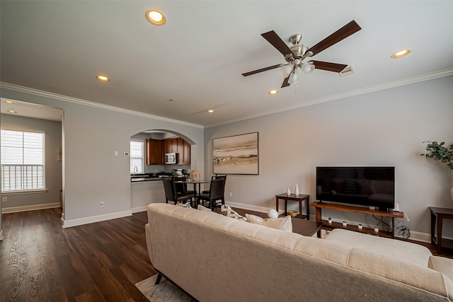 3001 Murworth Dr Unit 902, Houston, TX 77025 - living area featuring arched walkways, recessed lighting, plenty of natural light, ceiling fan, and baseboards