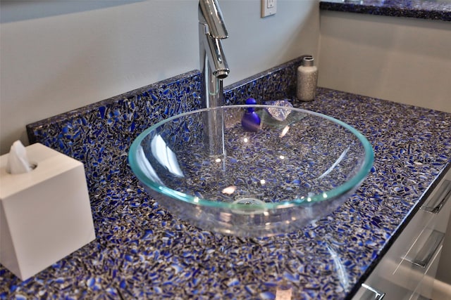 2427 Willowby Dr, Houston, TX 77008 - interior details with a sink
