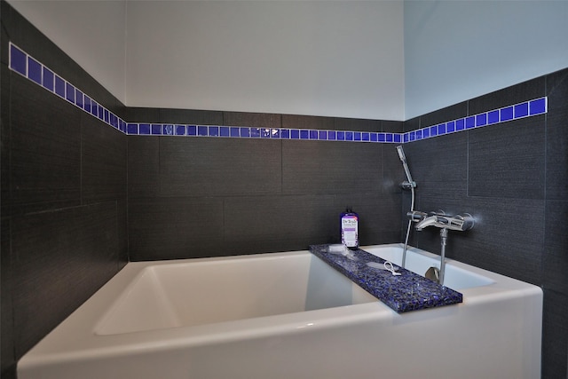 2427 Willowby Dr, Houston, TX 77008 - bathroom with a bathtub and tile walls