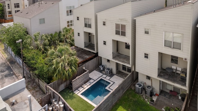 5212 Lillian St, Houston, TX 77007 - drone / aerial view of a pool area