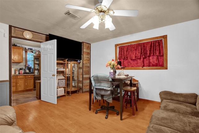 dining space with light wood-style flooring, visible vents, and ceiling fan