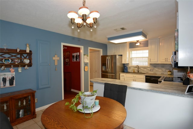dining room with light tile patterned floors, an inviting chandelier, visible vents, and baseboards