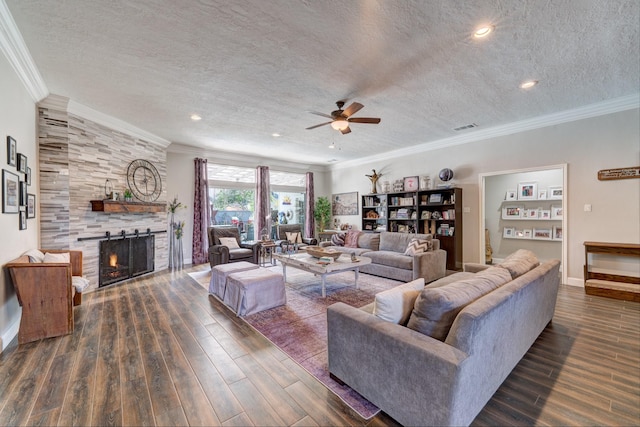 living area with dark wood-type flooring, a textured ceiling, and visible vents