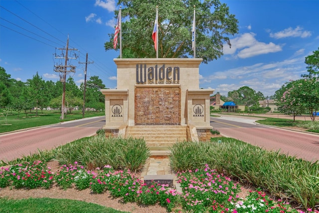 view of community / neighborhood sign