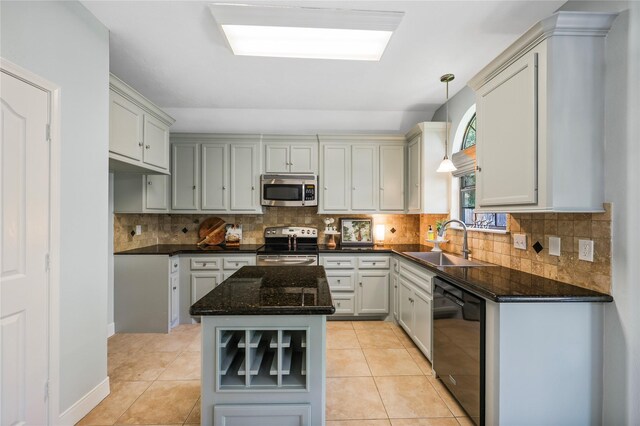 3226 Glen Forest Rd, Montgomery, TX 77356 - kitchen featuring stainless steel appliances, a sink, backsplash, dark stone countertops, and light tile patterned floors