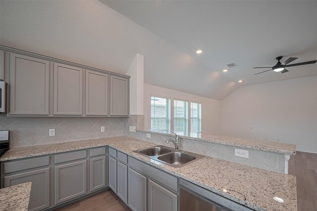 kitchen featuring vaulted ceiling, dark wood-style flooring, a sink, and gray cabinetry