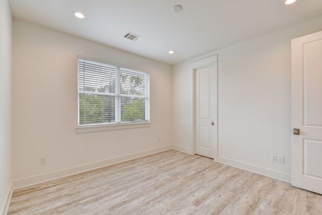 2718 Oakwood Crest Ln, Houston, TX 77018 - empty room featuring baseboards, wood finished floors, visible vents, and recessed lighting
