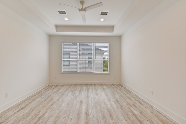 2718 Oakwood Crest Ln, Houston, TX 77018 - spare room with ceiling fan, a tray ceiling, wood finished floors, and visible vents
