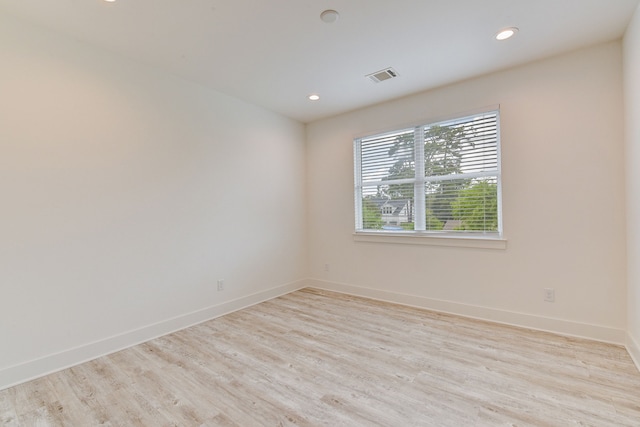2718 Oakwood Crest Ln, Houston, TX 77018 - unfurnished room featuring light wood finished floors, recessed lighting, visible vents, and baseboards