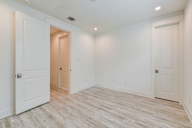 2718 Oakwood Crest Ln, Houston, TX 77018 - unfurnished room featuring recessed lighting, light wood-type flooring, visible vents, and baseboards