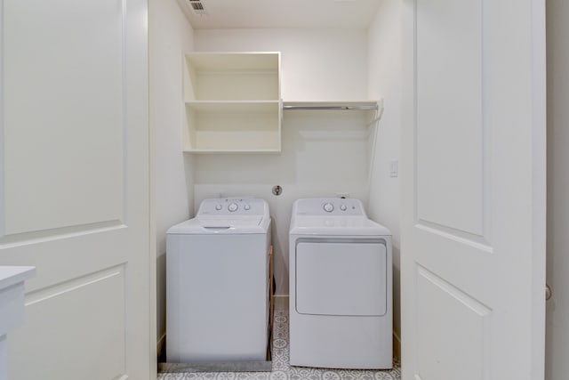 2718 Oakwood Crest Ln, Houston, TX 77018 - laundry area featuring independent washer and dryer, visible vents, and laundry area