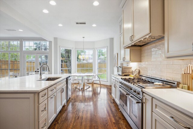 kitchen featuring stainless steel appliances, a sink, visible vents, recessed lighting, and dark wood-type flooring