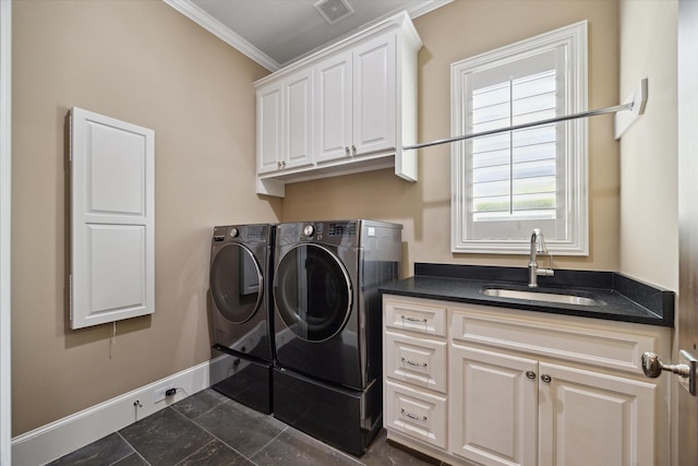 laundry area with independent washer and dryer, visible vents, cabinet space, a sink, and baseboards