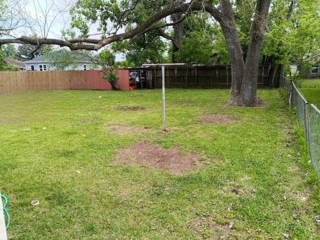 7526 Bywood St, Houston, TX 77028 - view of yard with a fenced backyard