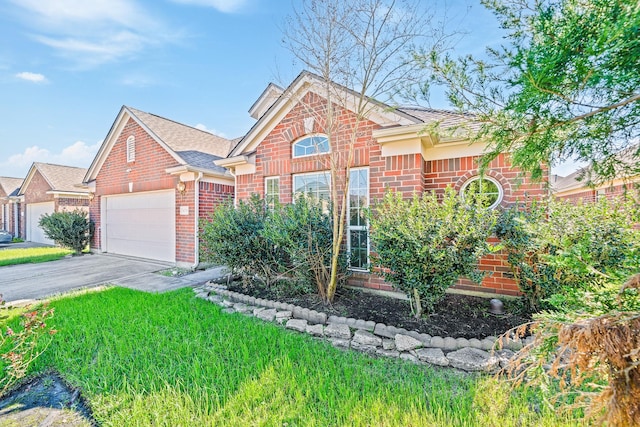 view of front of home featuring roof with shingles, a front lawn, driveway, brick siding, and an attached garage
