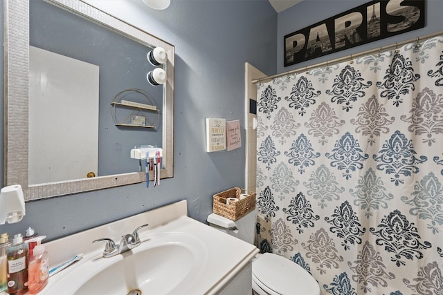 9815 Hallmark Ln, Pearland, TX 77584 - bathroom with toilet, vanity, and a shower with curtain