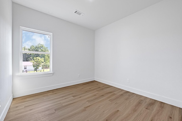 6726 Dumble St, Houston, TX 77021 - unfurnished room with light wood-type flooring and baseboards