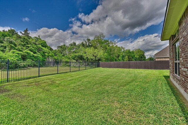 view of yard featuring a fenced backyard