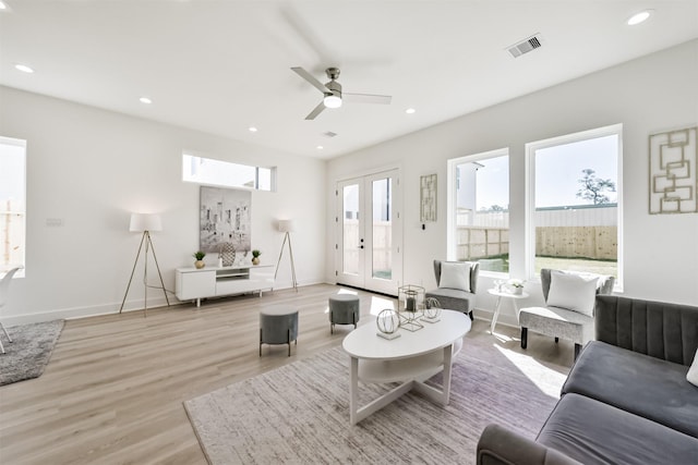 living area with a ceiling fan, visible vents, baseboards, light wood finished floors, and recessed lighting