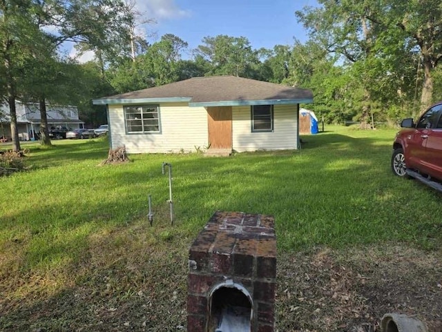 view of side of property featuring a yard