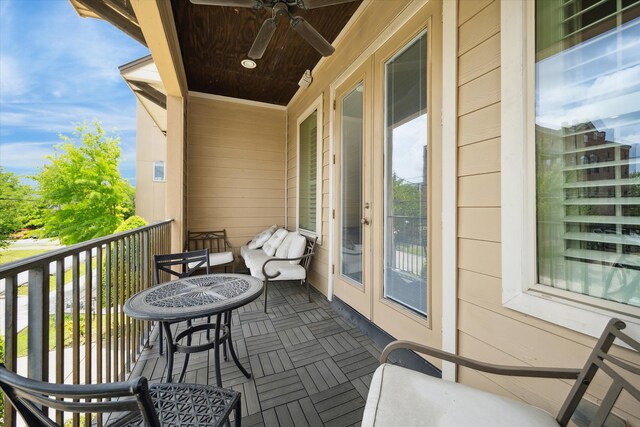 balcony featuring ceiling fan